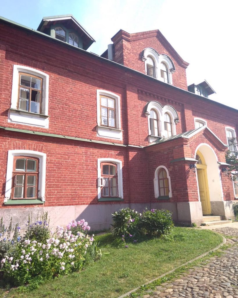 #travel #travelphoto #travelblogger #peterhof #sanktpeterburg #Russia #color #sammer #travel #nature ~ ~ ~ #instadaily&hellip;