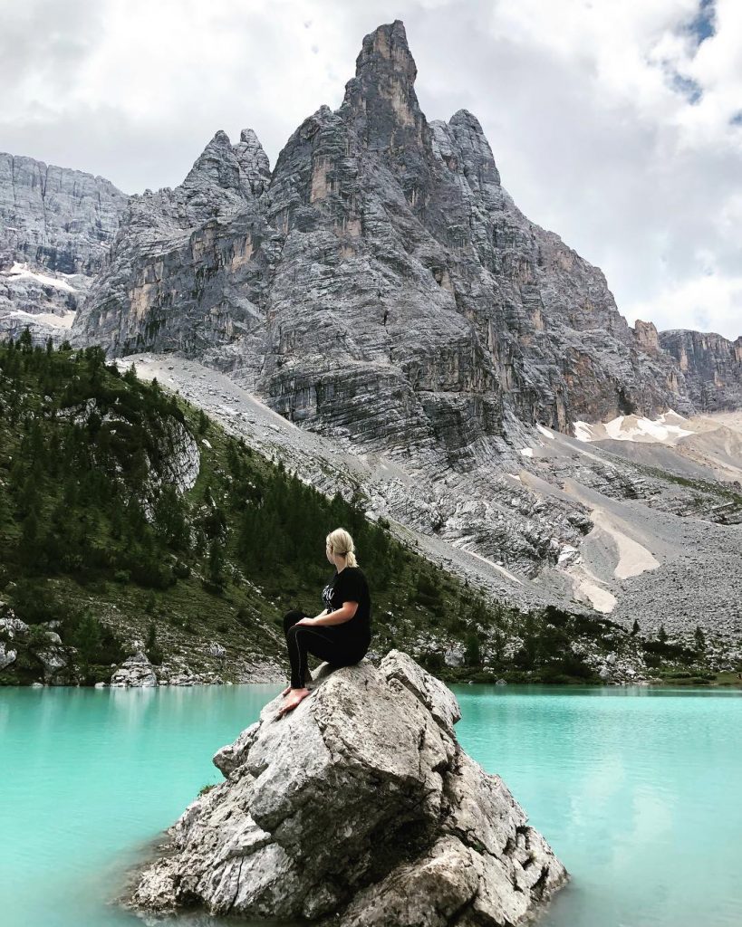 Einfach nur wunderschön Lago Di Sorapis #südtirol #südtirolerleben #italien #see #bergsee #lagodisorapis #atemberaubend #travel…