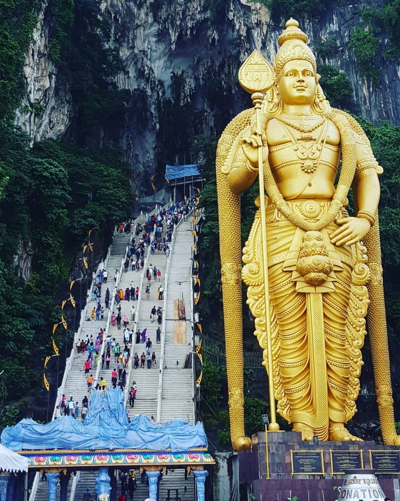 #iamtb #travelrepost Batu Caves, Kuala Lumpur #trip #travelviews #travelingran #travelblogging #travel #traveller #travelblogging #travelblogger…