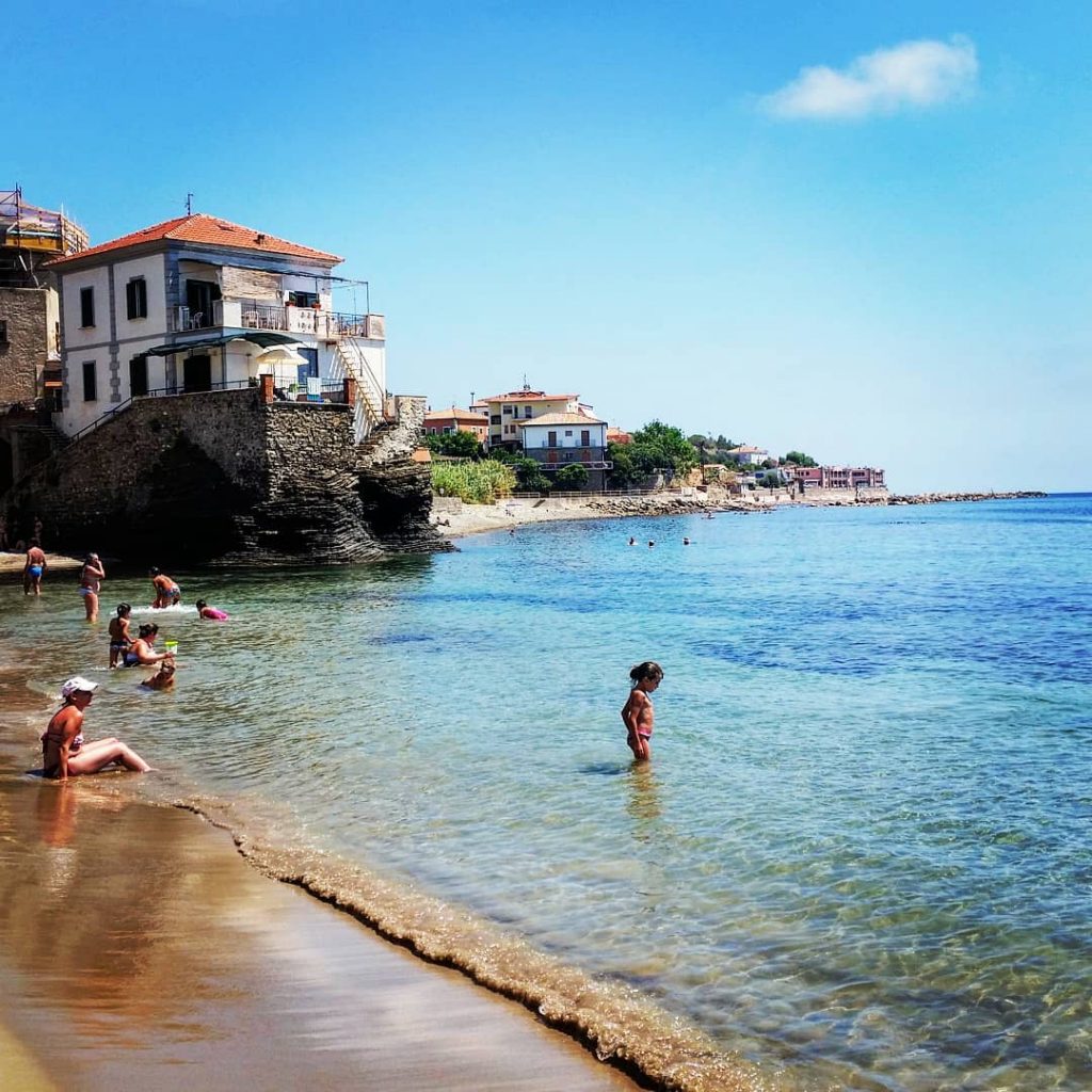 Wonderful Place #backpackerstory #bestcommunitytravel #adventureinspired #makeheritage #lovetheworld #iamatraveler #discoverglobe #inspravel #neverstopexploring #happynow #bnesimppl #femmetravel&hellip;