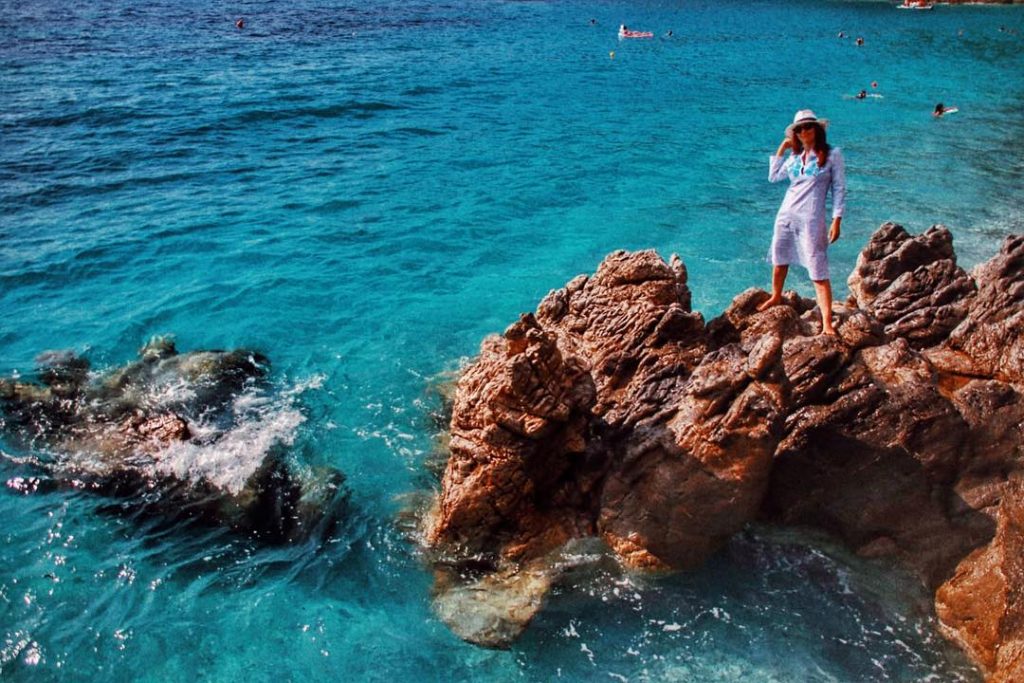 Non riuscirete a rimanere sdraiati su un lettino perché Skopelos eserciterá su di voi…