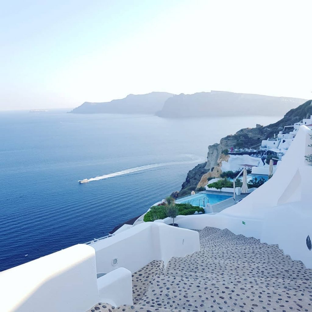 Beautiful Oia . #santorini #greekislands #oia #travel #instatravel #travelgram #travelinsta #travelphotography #traveller #seaside #summerholidays&hellip;