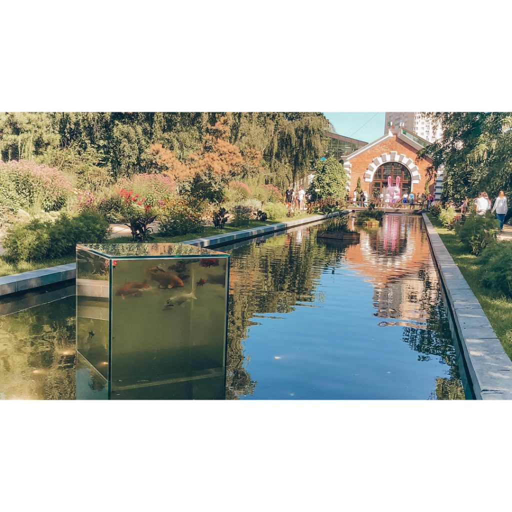 #Гуляю я один, гуляю. Что делать дальше, я не знаю. Нет дома, никого нет&hellip;