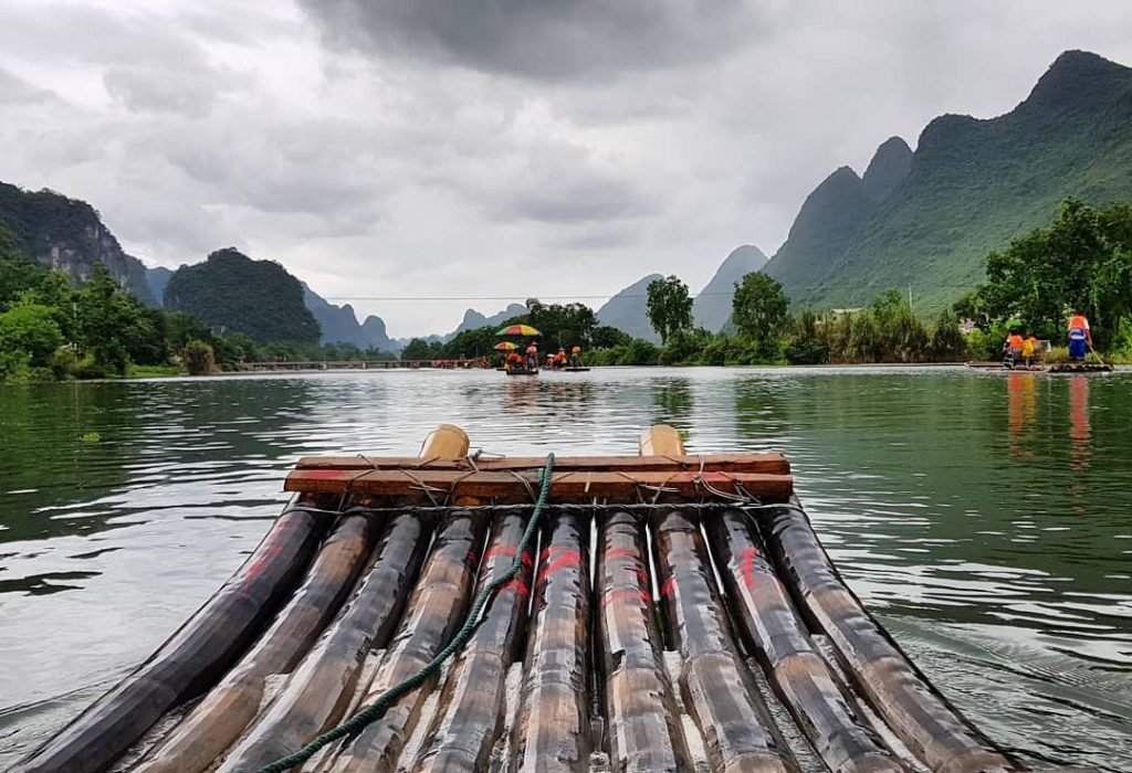 Floating . . . . . #travel #trip #travelphoto #travelpic #travelgram #china #yangshuo #guangxi&hellip;