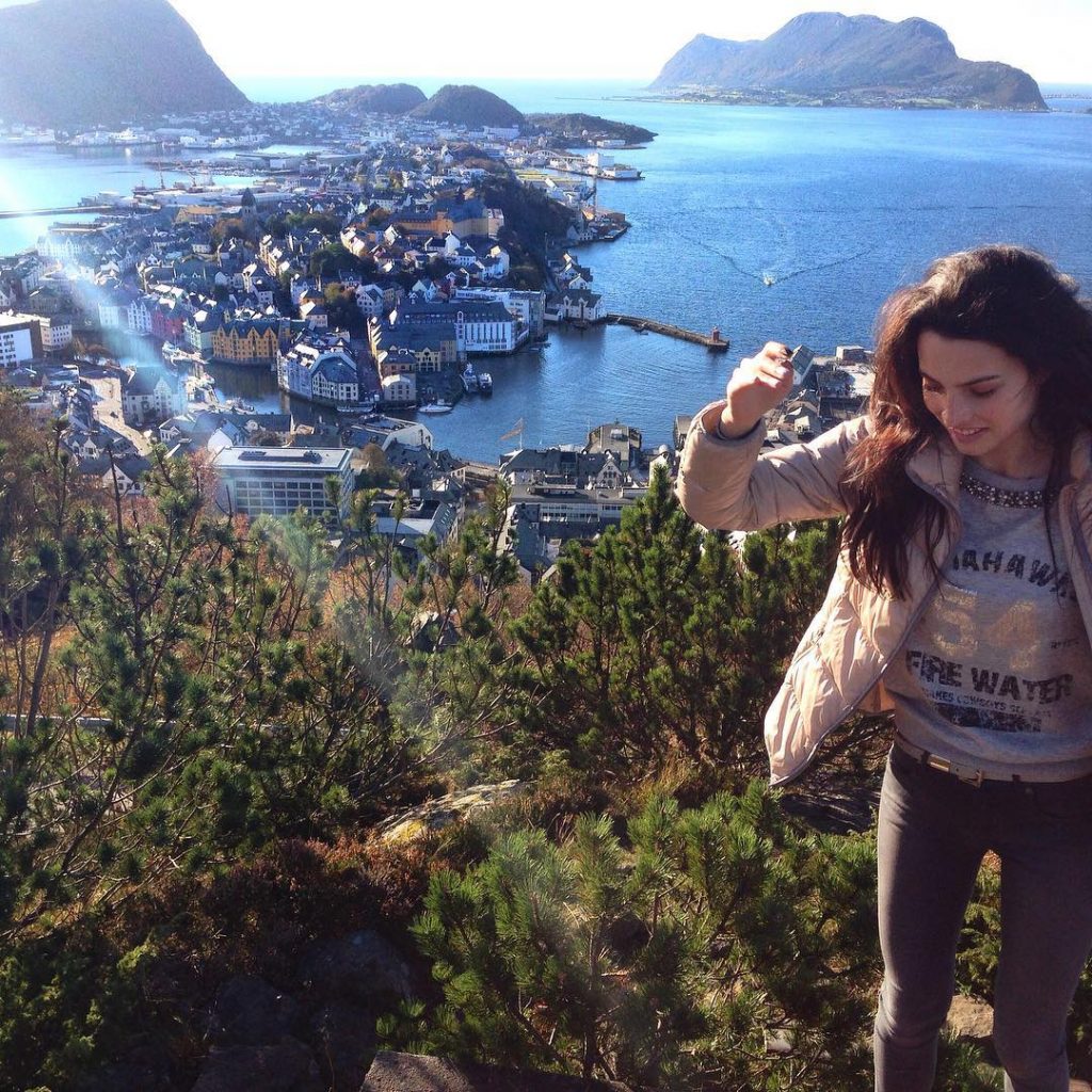 On cloud nine Ребята, а кто уже был в #ålesund как вам? Понравился город?&hellip;