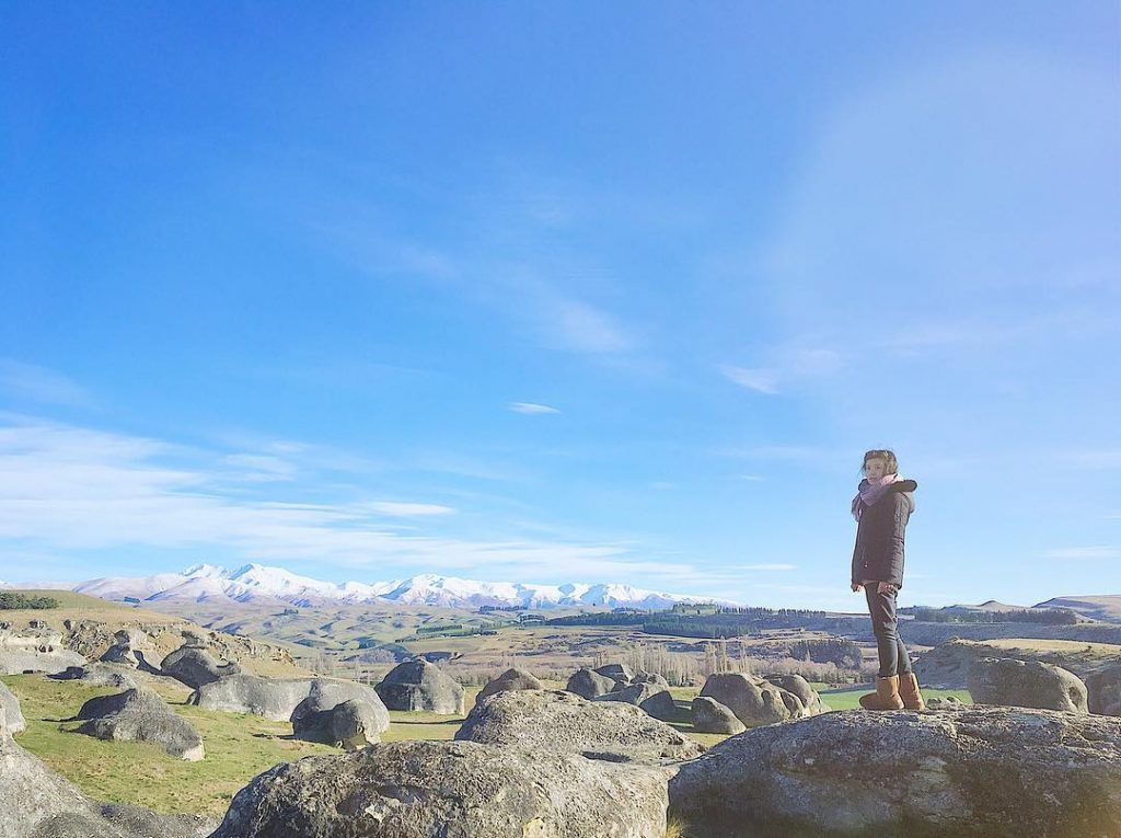 世界很大的，心裡住了個流浪的靈魂。 走著走著就到加拿大，下一站會是哪裡？ 時間每一分每一秒都有著精彩的變化，就隨心去流浪吧：） 留下足跡的世界，都是自己人生的積累，努力不會白費的唷：） #GDworld遊世界 #跟著GD去流浪 #加拿大打工度假 #溫哥華吃喝玩樂 #explorevancouver #溫哥華日常 #vancouver