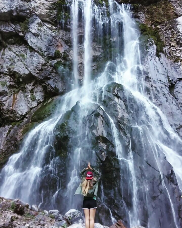 #вдохновляйсясомной #вдохновляйся_km _km #beautifuldestinations #abhazia #waterfall #абхазия #апсны #гегскийводопад #путешествие #travel #bnesimppl