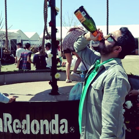 Me tomo una botella, me relajo, me entra la creatividad. Ese es mi caso.…