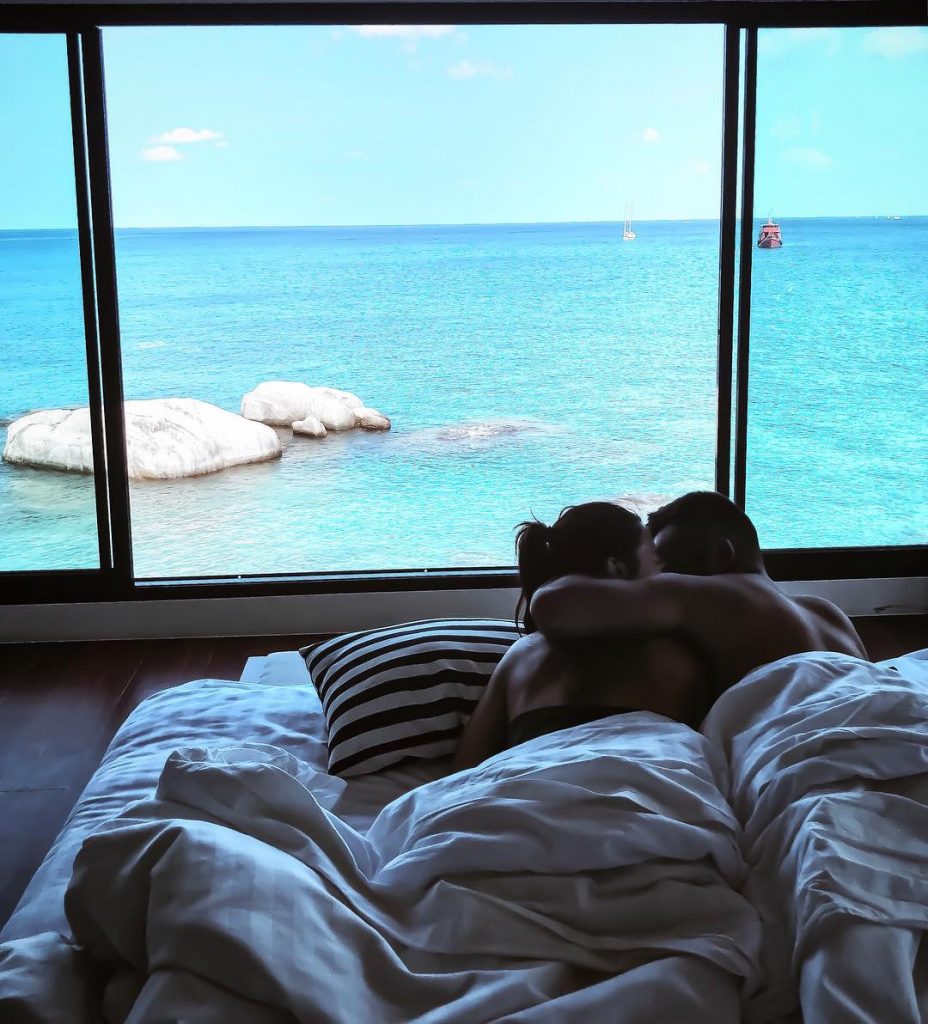 Good Morning #sheisnotlost #kohtao #thailandluxe #traveltribe #roamtheplanet #travelphotography #bnesimppl #bestvacations #beautifulmatters #couplegoals #dametraveler #couplefeelings