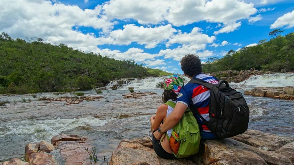Uma paradinha pra apreciar a trilha das Cataratas dos Couros. #chapadadosveadeiros #cataratasdoscouros #trekking #river&hellip;