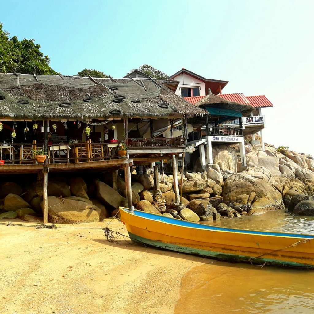 Another gorgeous day in paradise Enjoying the sunsets in Kho Tao. #saireebeach #khotao #khotaoisland…