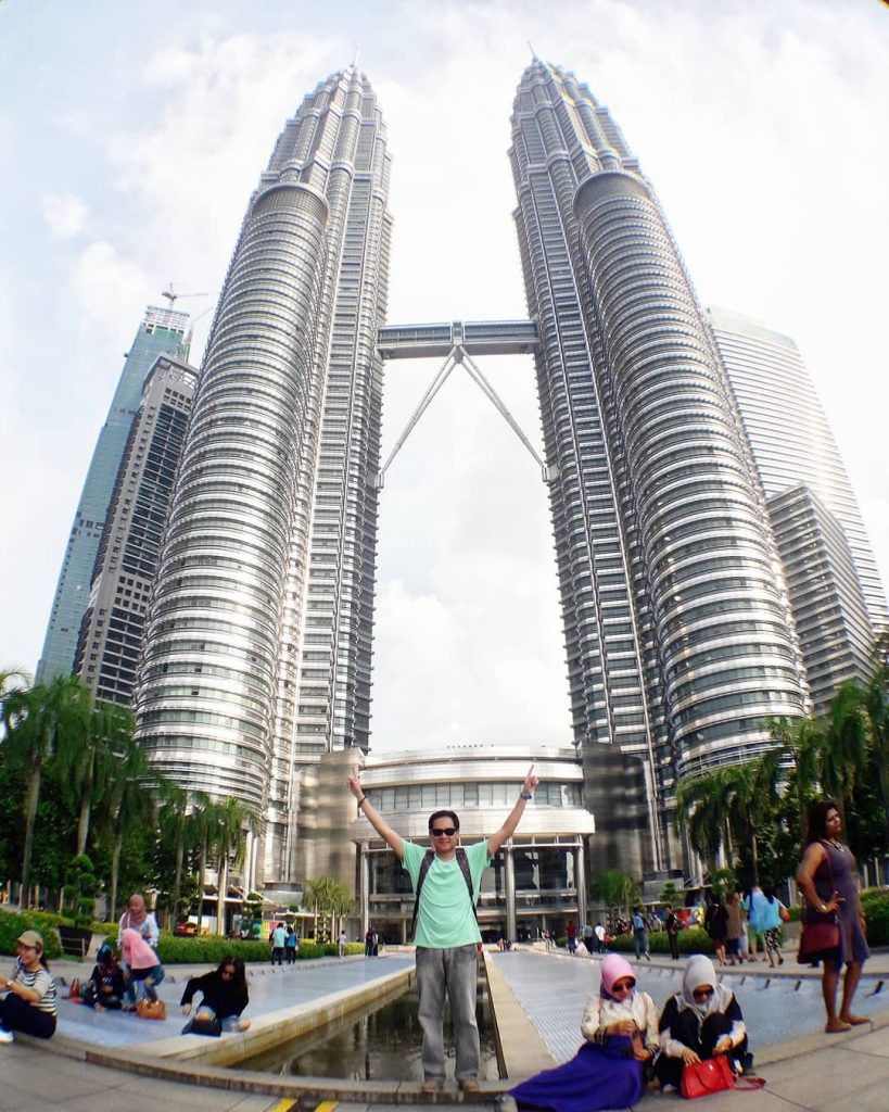 One of the favorite places i’ve been to. The awesome Petronas Twin Towers. #stayandwander…