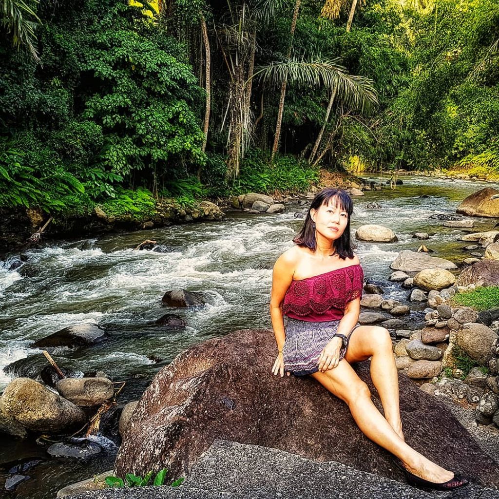 Have you ever wondered about that misty eyed faraway look so favoured by Instagrammers?&hellip;