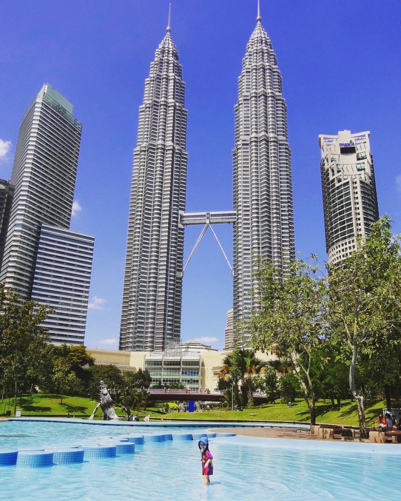 Such a lovely day in Kuala Lumpur. • • • #petronas #petronastowers #petronastwintowers #kualalumpur&hellip;