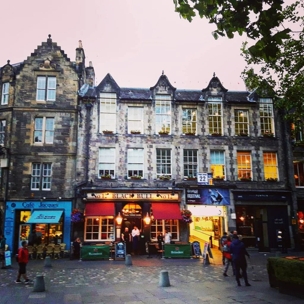 EVENINGVIBES EDINBURGH @scotlandexplore @living__europe8636 @living_europe @countrylivingmag @vogueliving @livingeurope @greatescapepublishing @lovegreatbritain @europe_greatshots @onlythebestlifestyle #The_mobile_clicks1 #trip&hellip;