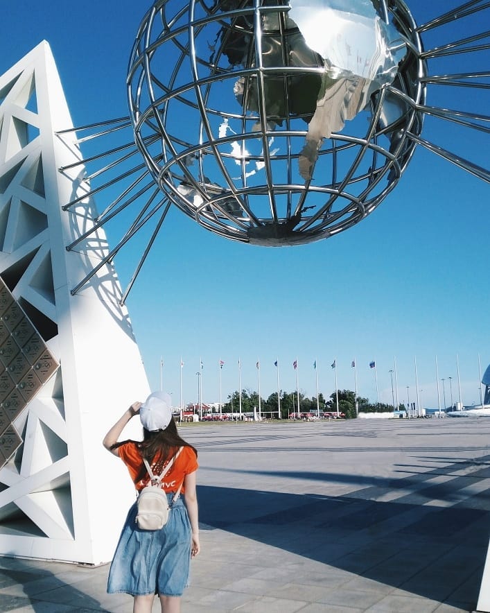 Я земной шар чуть не весь обошел, И жизнь хороша, и жить хорошо. А&hellip;