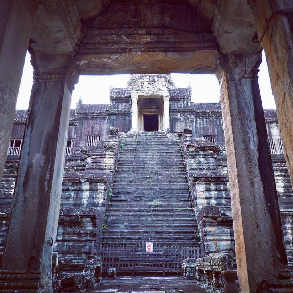 Angkor Wat #travelto #sourcedadventures #mustdotravels #travelingsnaps #theglobewanderer #livelovetheworld #travel_awesome #straythecourse #nomadnificent #vibetravel #wanderlust #backpackersanctuary&hellip;