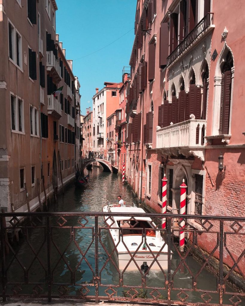 Ah ️ . . . . . . . . . . #venice #italy&hellip;