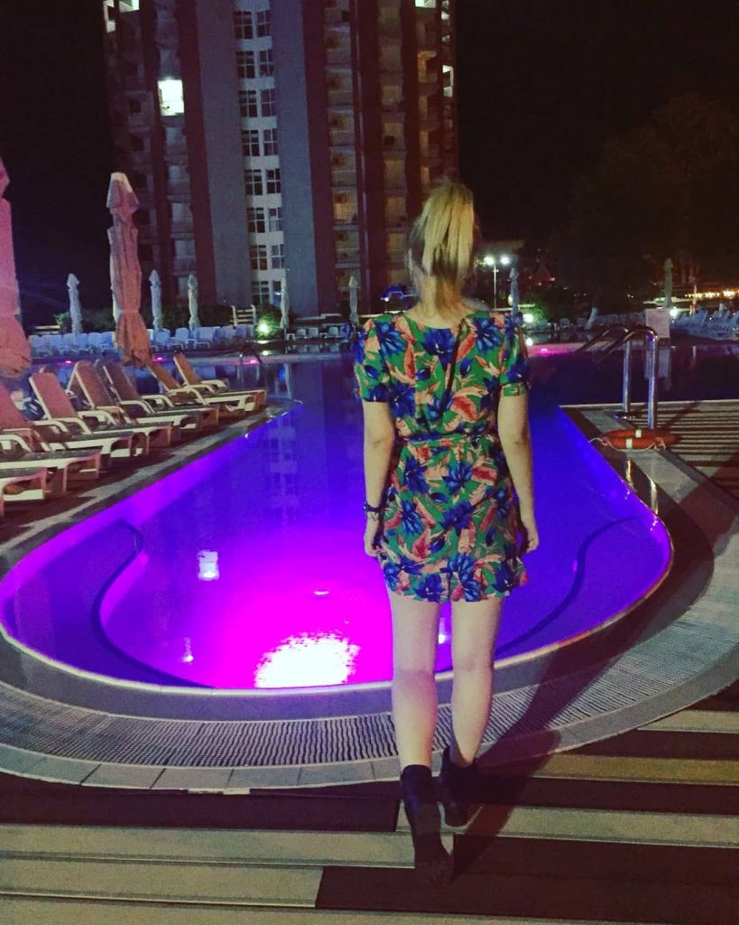 #poolparty #girls #photography #ootd #fashion @zara #fun #photoshoot #followforfollowback #likeforlikes #photomodel #iconic #photooftheday #blondesandcookies…