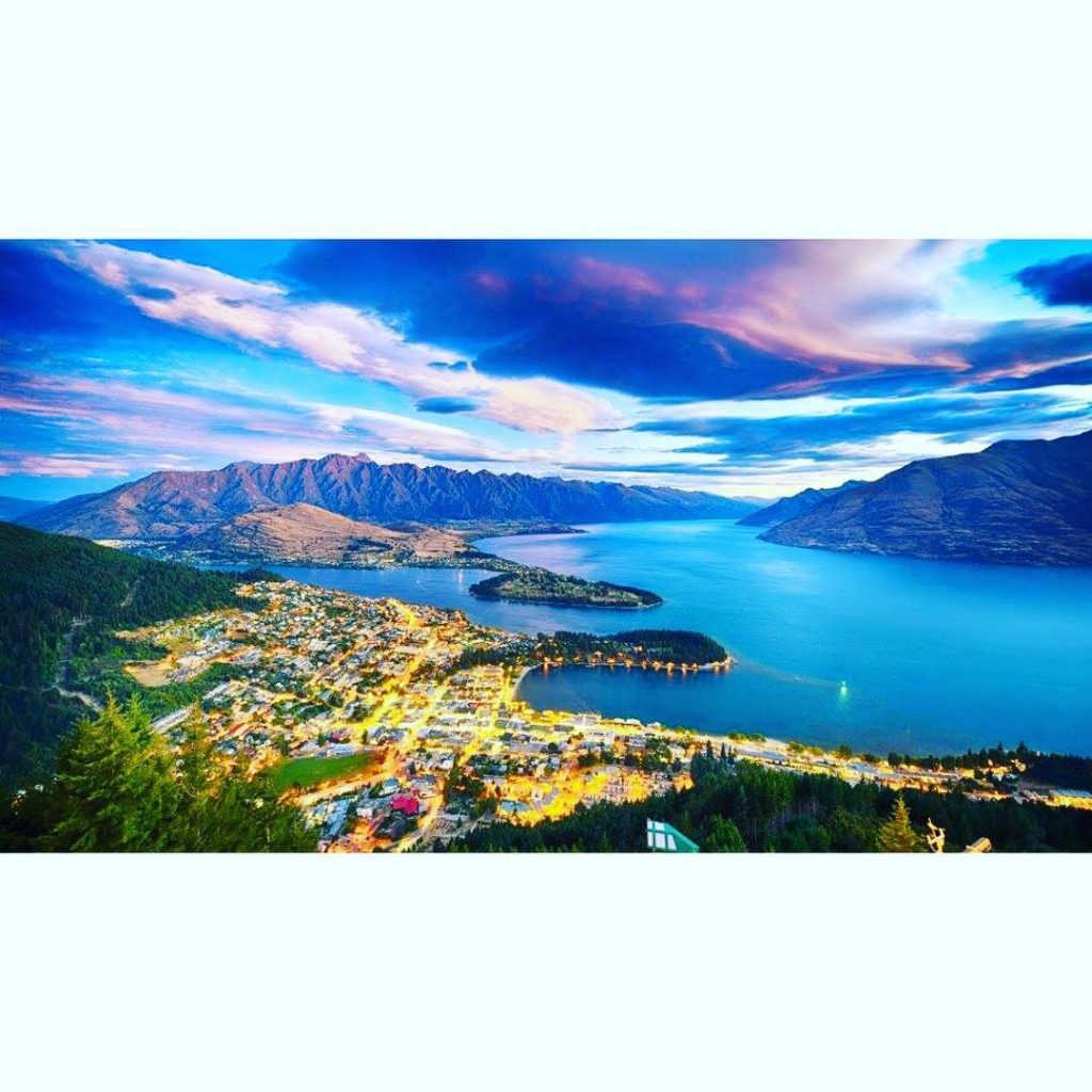 #黃昏 #皇后鎮 #收藏 #西洋古董 #古董 #品味 #攝影師 #藝術家 #創作 #生活品味 #旅遊 #utravelhk #hkantique #sunset&hellip;