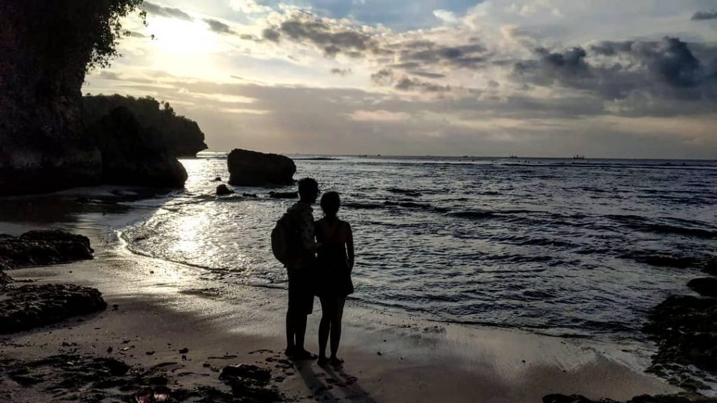 Silhouette #balitour #balitourism #beachlover #coupletravel #cntraveler #water #silhouette #beautyofearth #sunset #tlpicks #travellingtheworld #travelthroughthelenses #rock&hellip;