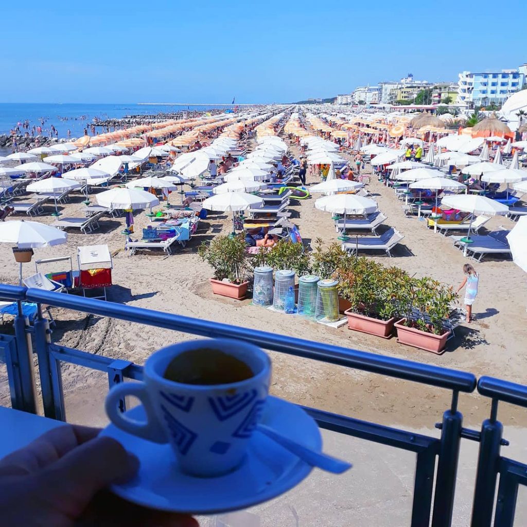 Good morning people! Wish you a beautiful day!!???? KlaRo ????????/???????? #klarodreams #withlove #travelrepost #iamtb&hellip;