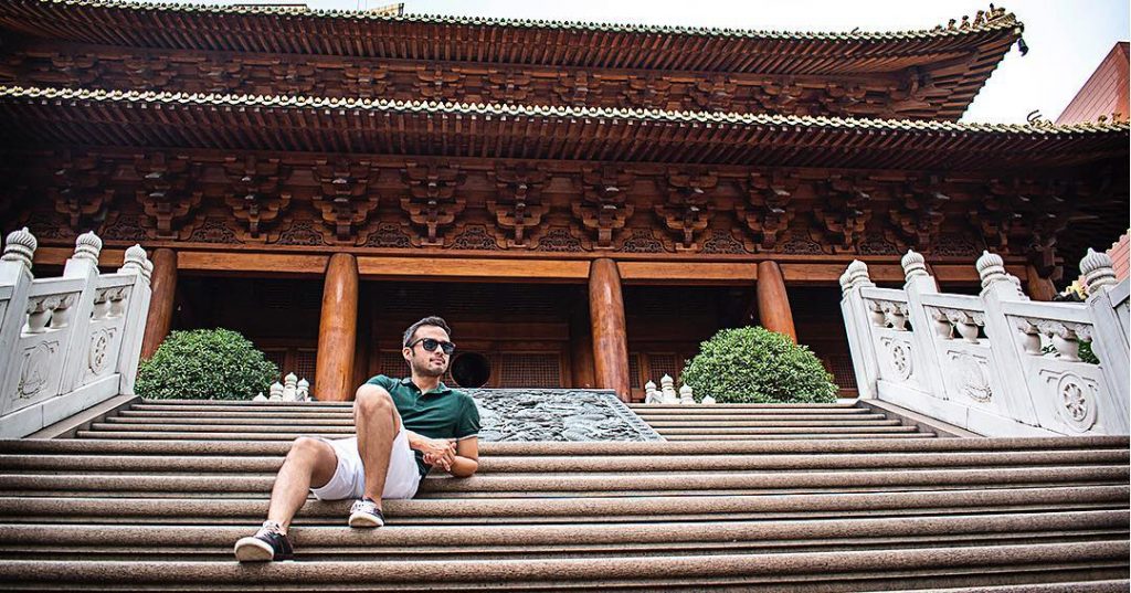 So calm in here. Amazing place. #travelphotography #fashionmen #shanghai #china #temple #travelrepost #iamtb #bnesimppl