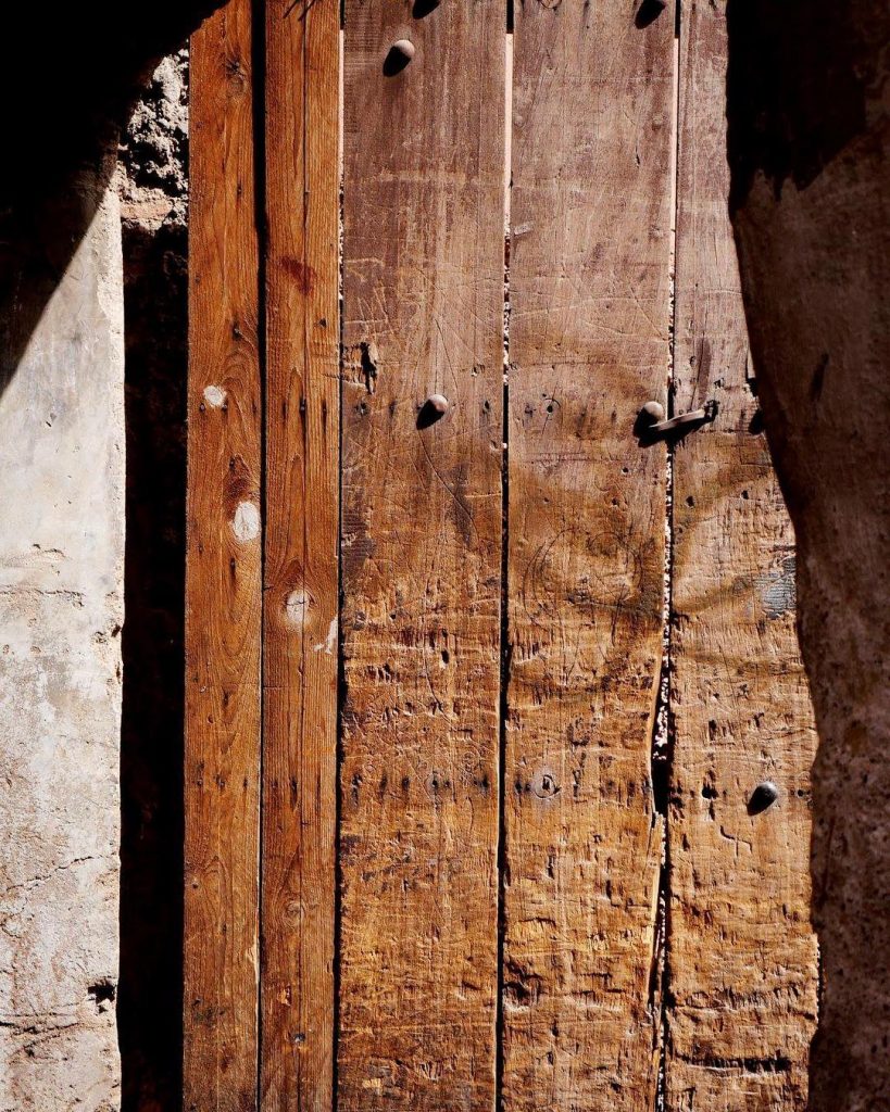 #old #door #wood #souks #people #streets #streetphotography #love #travel #trip #vacation #summer #marrakech #marokko…