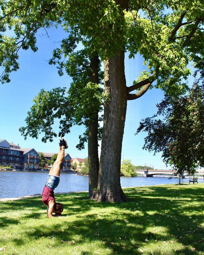 The Brazilian yogini @izabellafajardo_yoga????‍️ by the Fox River ️ . : ©BigDigitalArt 2018 #bnesimppl&hellip;