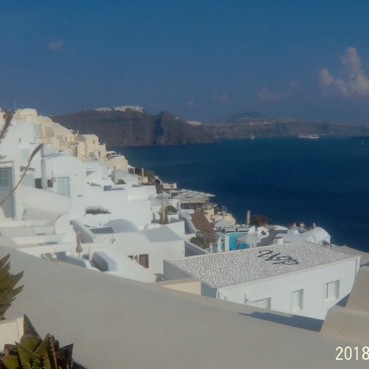Amazing Greece ???????? It’s like dreaming awake . #santorini #greece #greekislands #oia #greekvibes #opa&hellip;