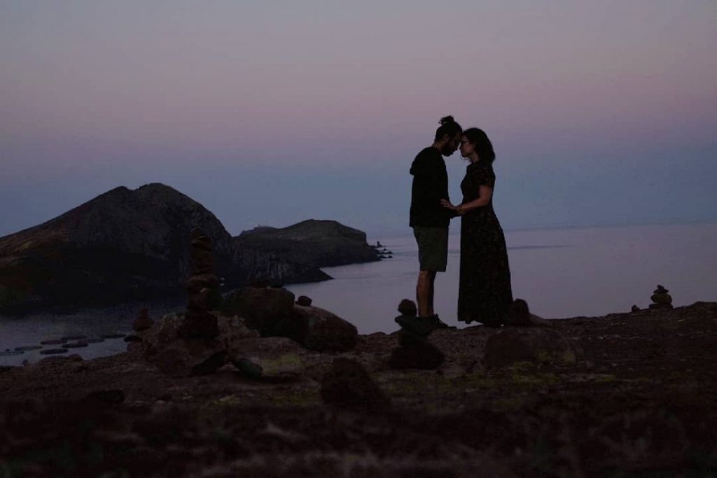 Sometimes we don’t need words #sempalavrasadois #viajaradois #toemviagem #minhaviagemideal #fugadoviajante #visitmadeira #tlpicks #staycurious #travelcouple…