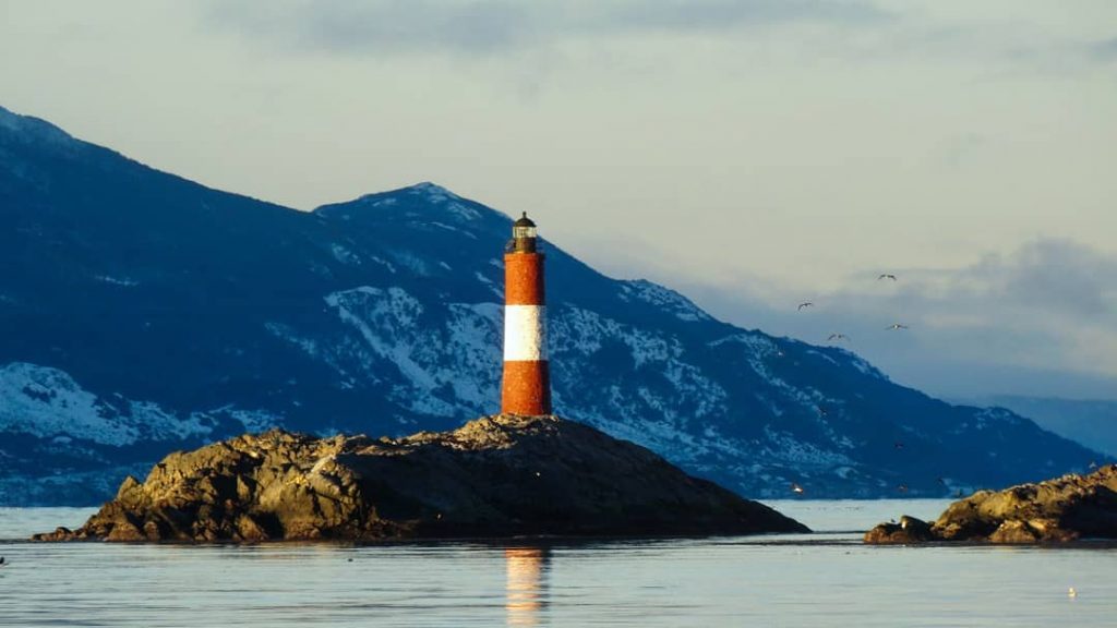 O Farol Les Eclaireurs é conhecido como farol do fim do mundo, embora o título&hellip;