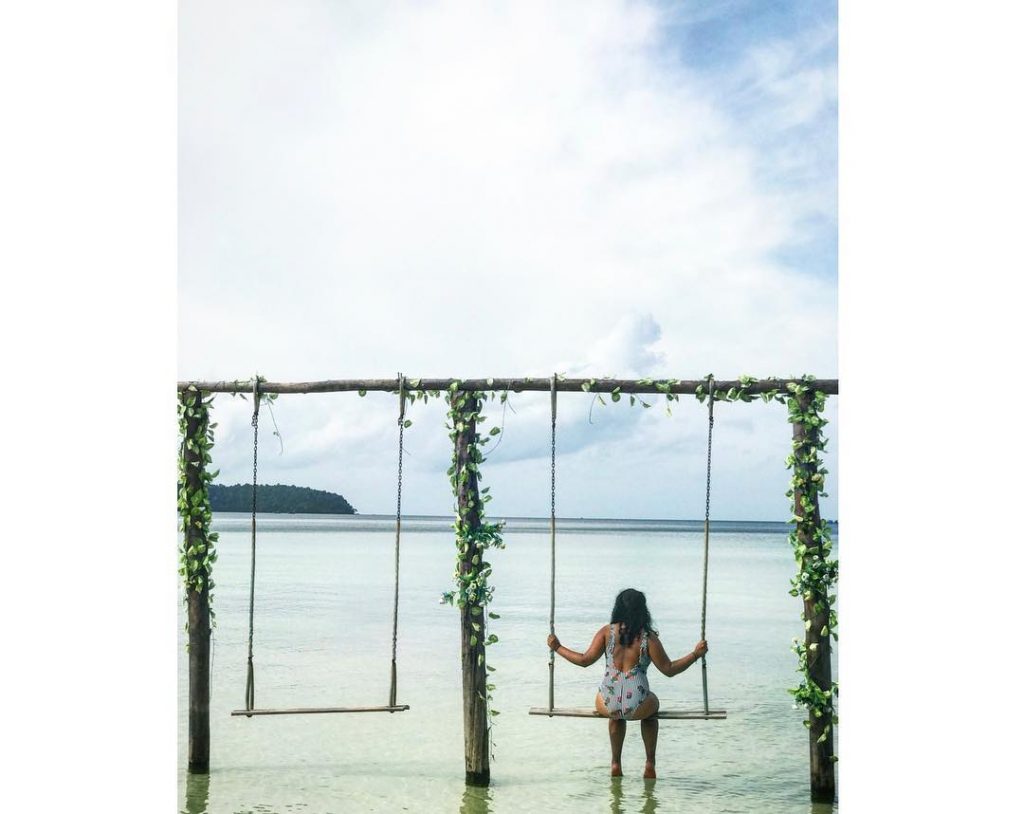 Enjoying my view on this island. ️???????? • • #saracenbay #swing #kohrongsamloem #saracenbay #travelphotography&hellip;