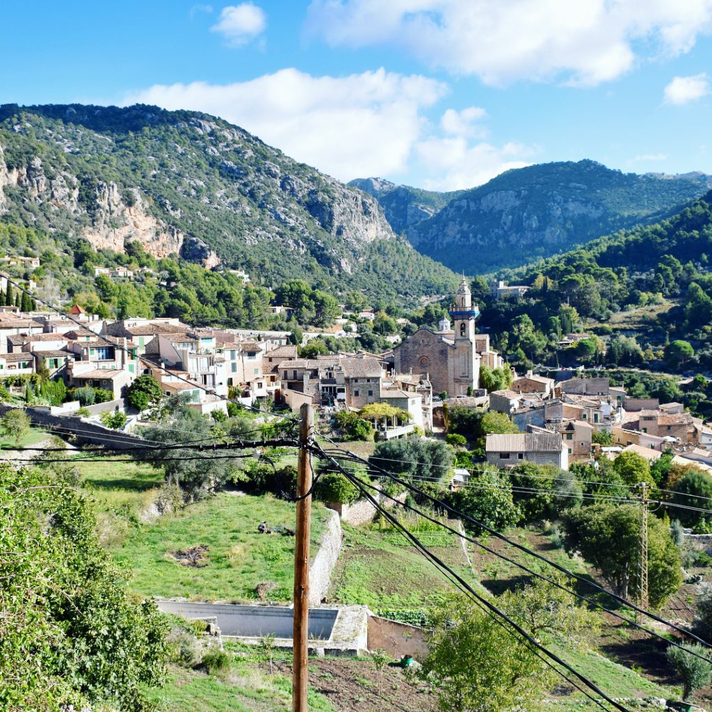 Valldemossa – ein wunderschönes Bergdorf auf Mallorca . . . . . #fotogemacht #oldtown&hellip;