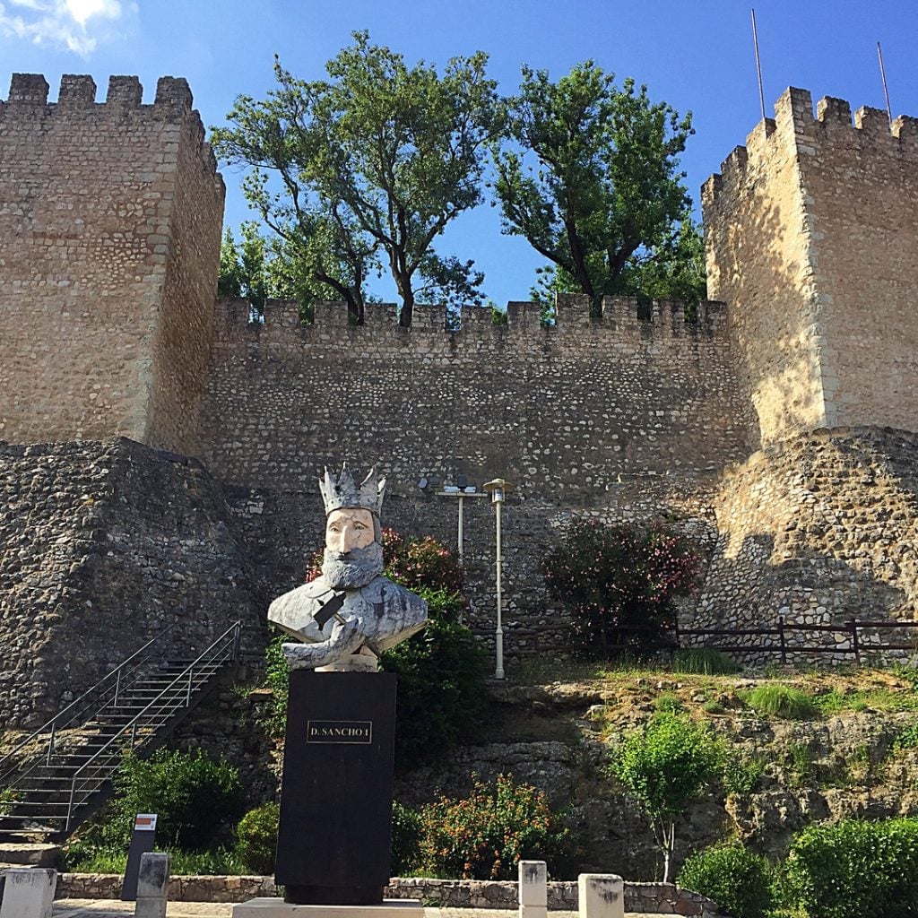 ???????? O castelo de Torres Novas foi edificado no reinado de D. Sancho I,&hellip;