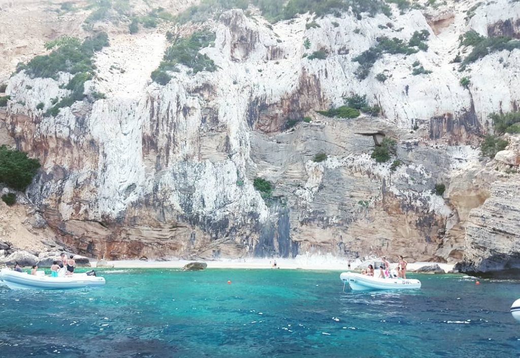 Really awesome beach in Cerdegna #trip #travelpic #travelblog #bestbeaches #sardegna #travelphotography #phototravel #instatravel #instamoment&hellip;