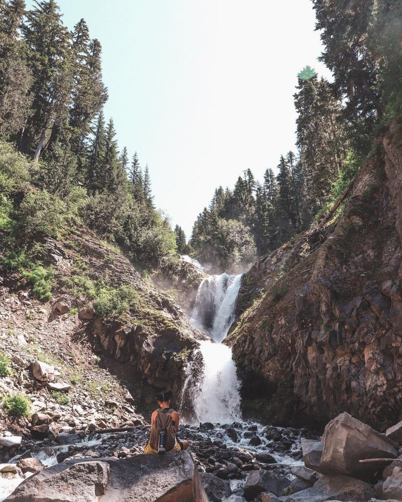 After a 4 mile hike we arrived to this beauty!!! We are not experienced&hellip;