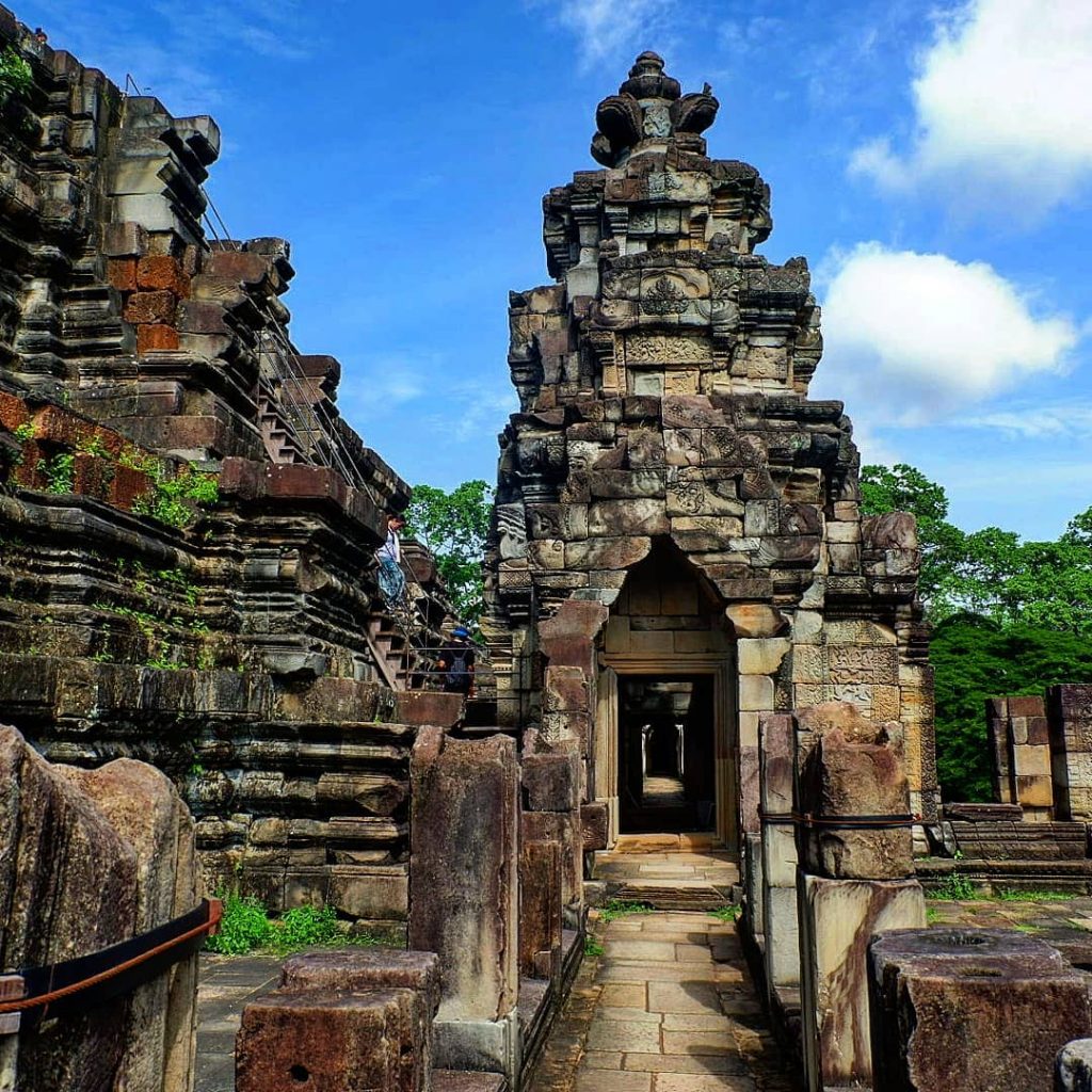 Baphuon #travelto #sourcedadventures #mustdotravels #travelingsnaps #theglobewanderer #livelovetheworld #travel_awesome #straythecourse #nomadnificent #vibetravel #wanderlust #backpackersanctuary #travelingourplanet&hellip;