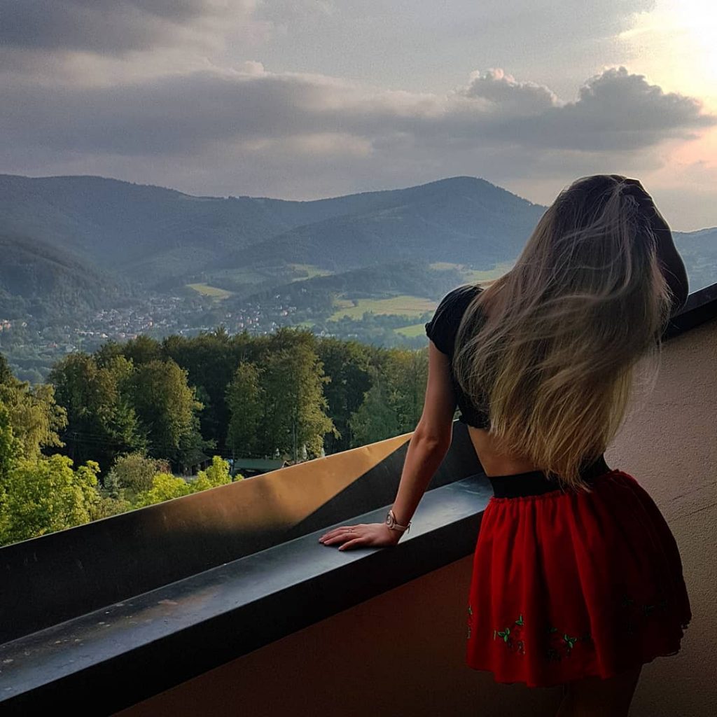 Dobranoc #mountains #view #nature #color #góry #tree #blondynkawpodróży #polishgirl #instatravel #travel #dobranoc #bnesimppl