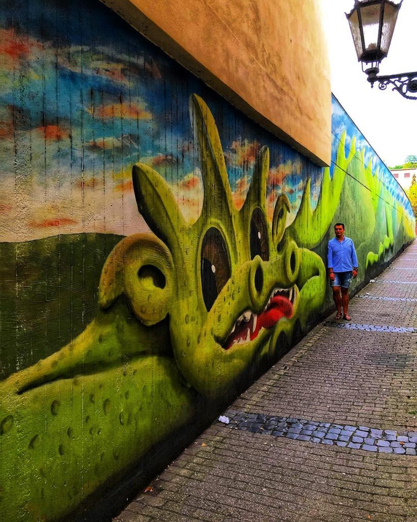 Walking around the charming town of Konigswinter???????? Königswinter is a city and summer resort…