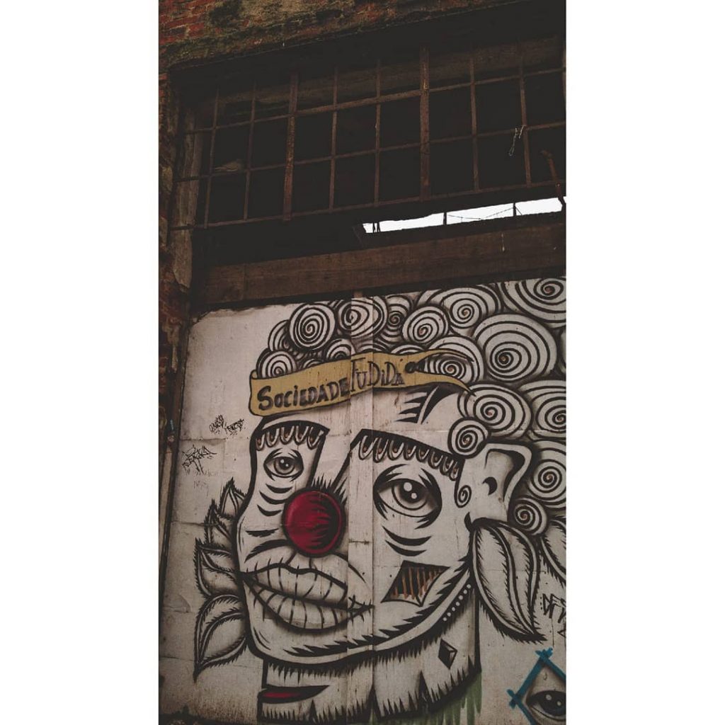 Sociedade fudida, mas a liberdade vai cantar pra você pomba! #travel #trip #roadtrip #onroad&hellip;