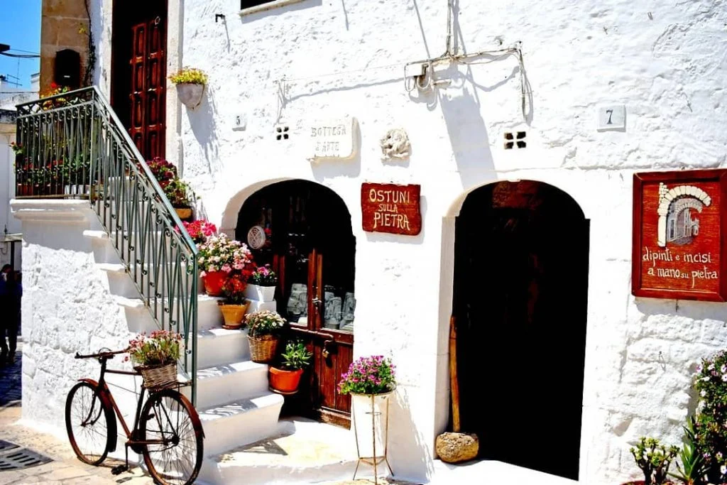 ¿Ya conoces???? la ciudad blanca️ de Ostuni? ¿Sabías que parte del misterio⤴️ que envuelve&hellip;