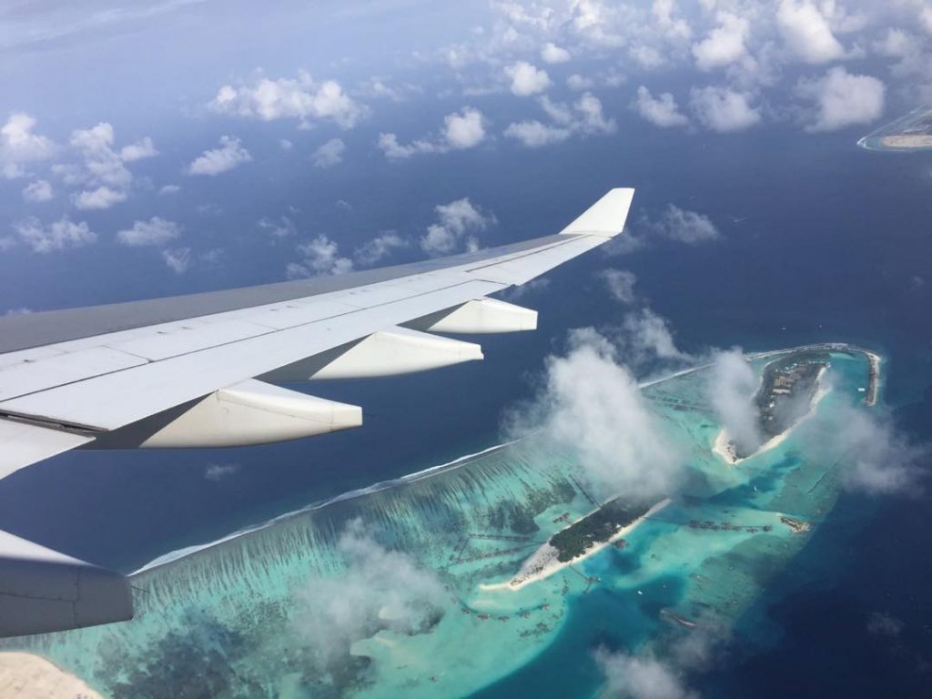 Don’ #maldivetimes #traveldiaries #2018expedition #exploreasia #islandlife #blueocean #travelgram #traveladdict #explore #ocean #bnesimppl