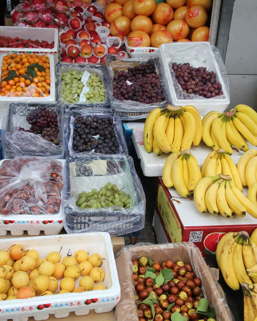 ???????? #fruits #market #beijing #china #travel #wanderlust #travelgram #blog #bananas #grapes #oranges #apples #colors&hellip;