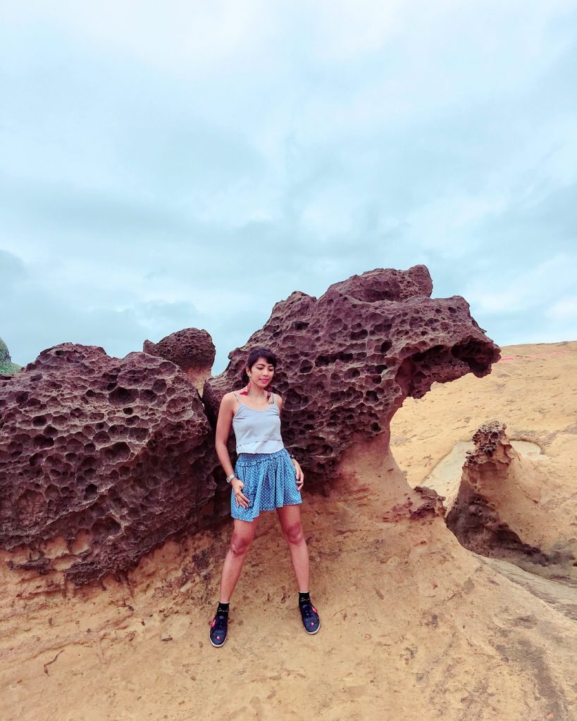 Find your . . . #mingmingtraveljournal #lakwatserangpusa #latepost #Asia #Taiwan #travelAsia #Yehliu #rockformation #pose&hellip;