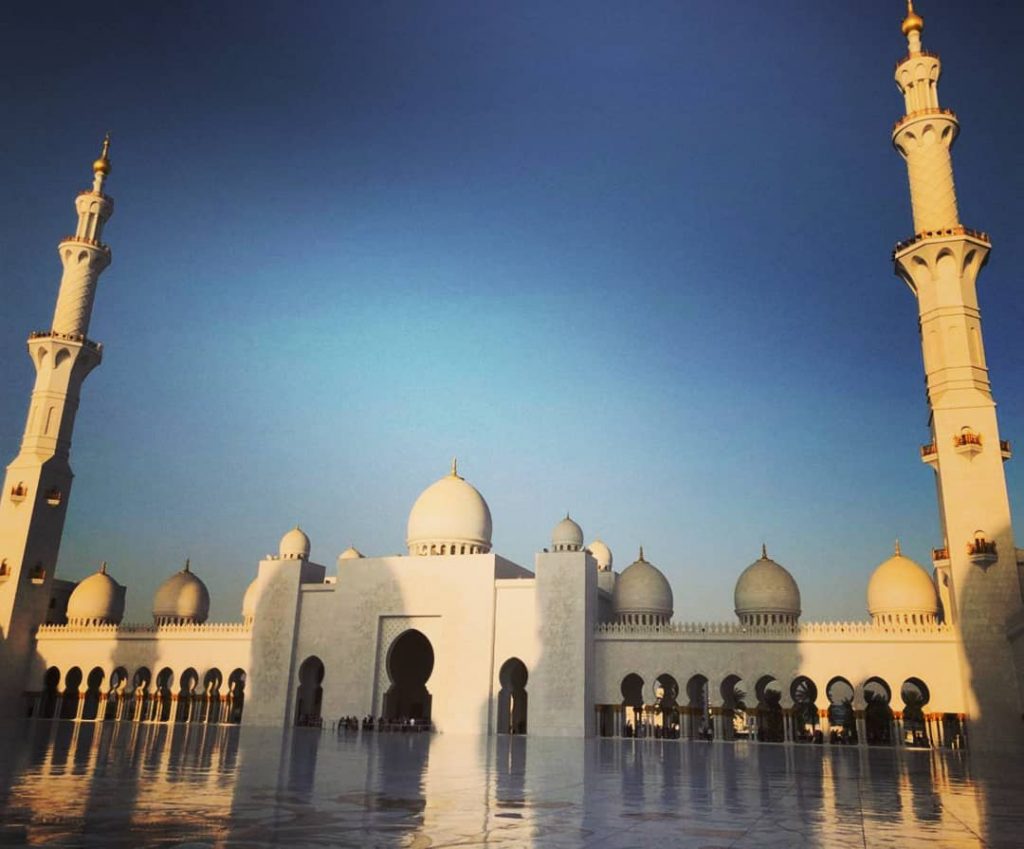 Grand Mosque, Abu Dhabi #grandmosqueabudhabi #abudhabi #visitabudhabi #uae #traveldubai #mosque #beautifularchitecture #traveldiary #travelgirl #travelblogger&hellip;