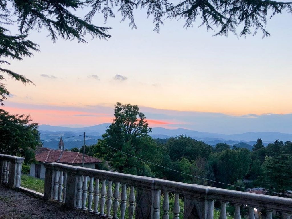 Quando ero piccola ho detto al sole che lo amavo e da allora lui,…