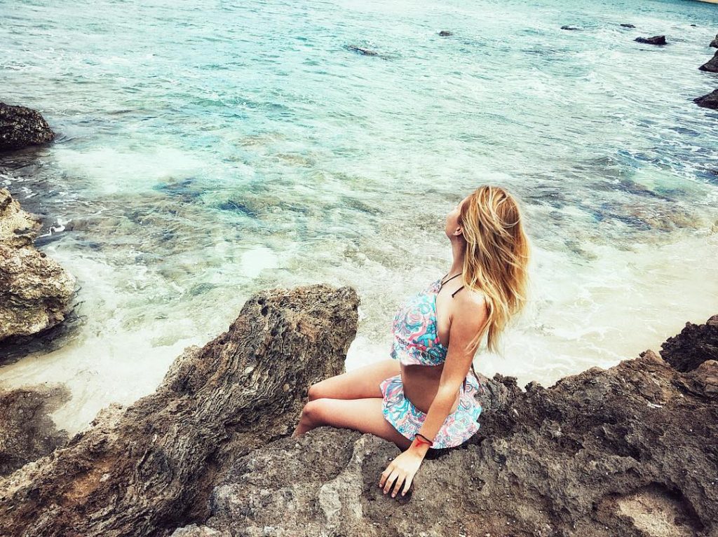 Не хочет никто со мной загорать сегодня, уеду я от вас! И это при&hellip;