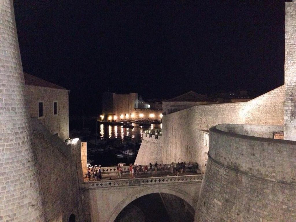 Walls of Dubrovnik ???????????? #girlsdreamtravel #traveldreamseekers #iamtb #speechlessplaces #damestravel #croatia #travellikeagirl #wearetravelgirls #dubrovnik #dubrovnikoldtown&hellip;