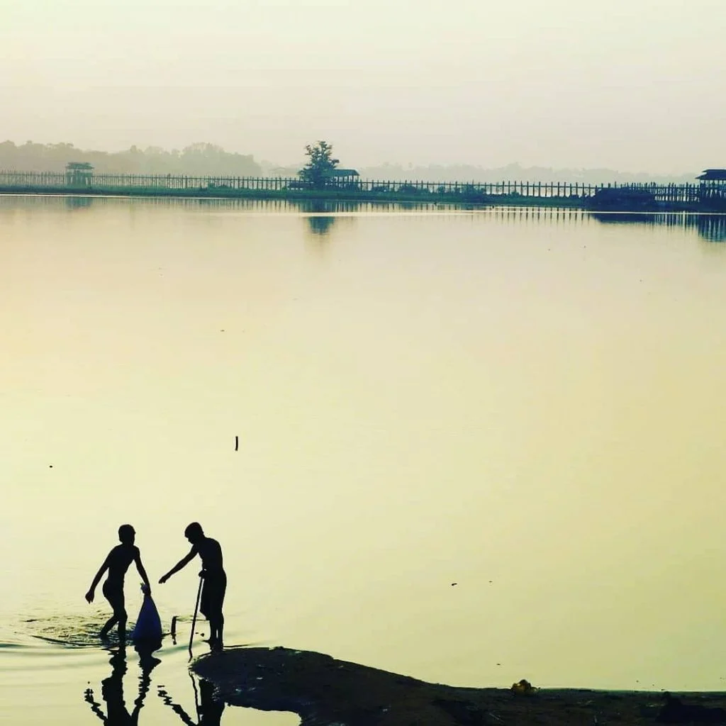SUNRISE BY THE U BEIN BRIDGE◇Früh am Morgen ist Amarapura still und fast menschenleer◇Noch&hellip;